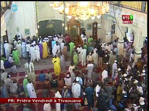 mariéme faye sall nous a fait la surprise de venir prier dans un endroi ..