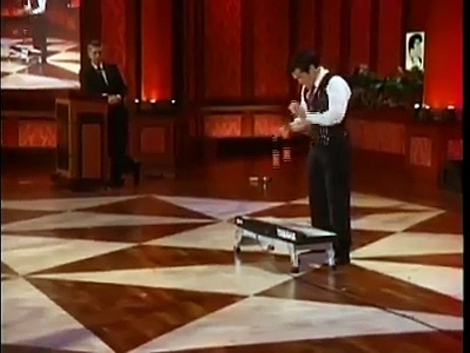 Amazing Magical Piano Singer