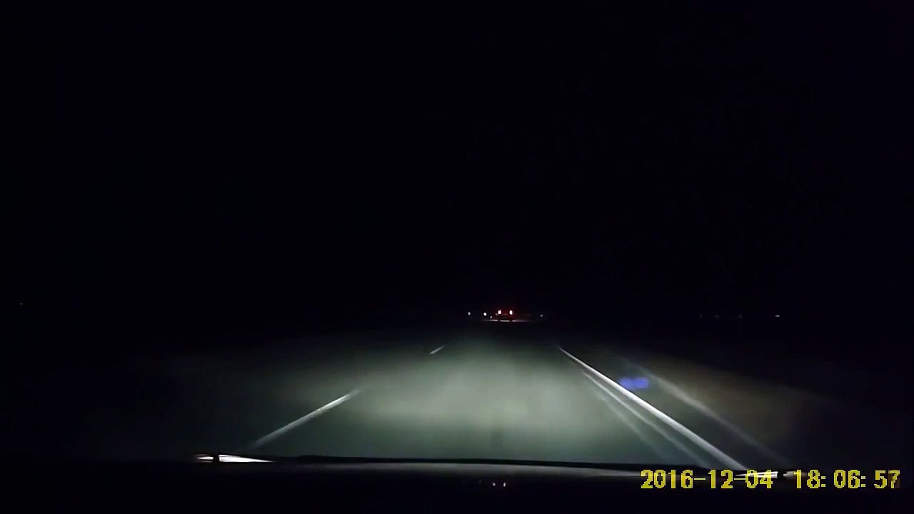 ¡Meteorito ilumina por completo el cielo de noche!