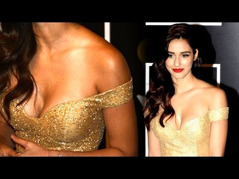 Disha Patani's Hot B00B Show GQ Men Of The Year Awards 2016 Red Carpet