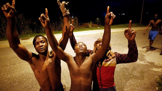 Сотни беженцев проломили дверь в Европу