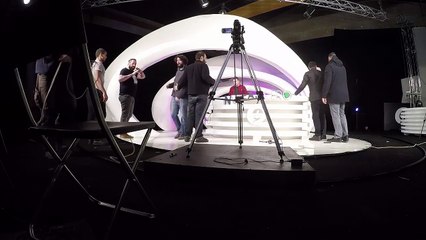 Alain Soral agresse violemment  Daniel Conversano dans l'émission Niveau Zéro