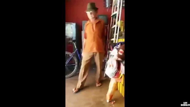 Je dois dire qu'il est moins sexy que les pompiers ma Florence bossu ..Mais cette vidéo elle est pour toi mdrun peu d'humour ..bisous