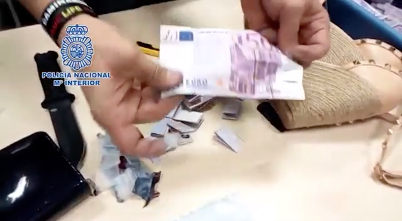 Une femme arrêtée par la douane avec 180 000 euros dans ses chaussures