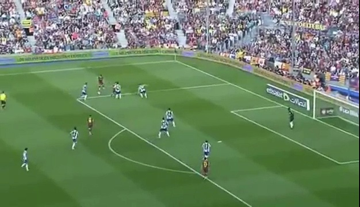 Barça triangulate the ball past Espanyol`s defense at will