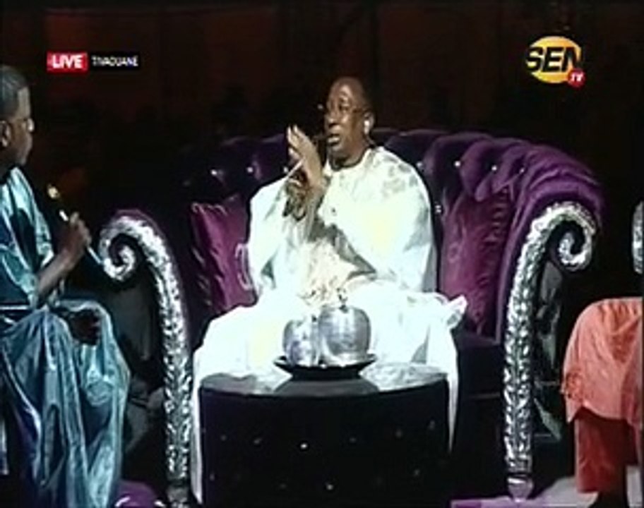 Voici comment le Prophète Mouhamed (PSL) fait à chaque nuit du Vendredi et Lundi lorsqu'il détient nos dossiers.. Iran