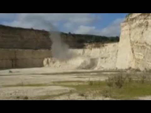 Brindisi - Distrutti 21 chili di tritolo ritrovati abbandonati in spiaggia (09.12.16)