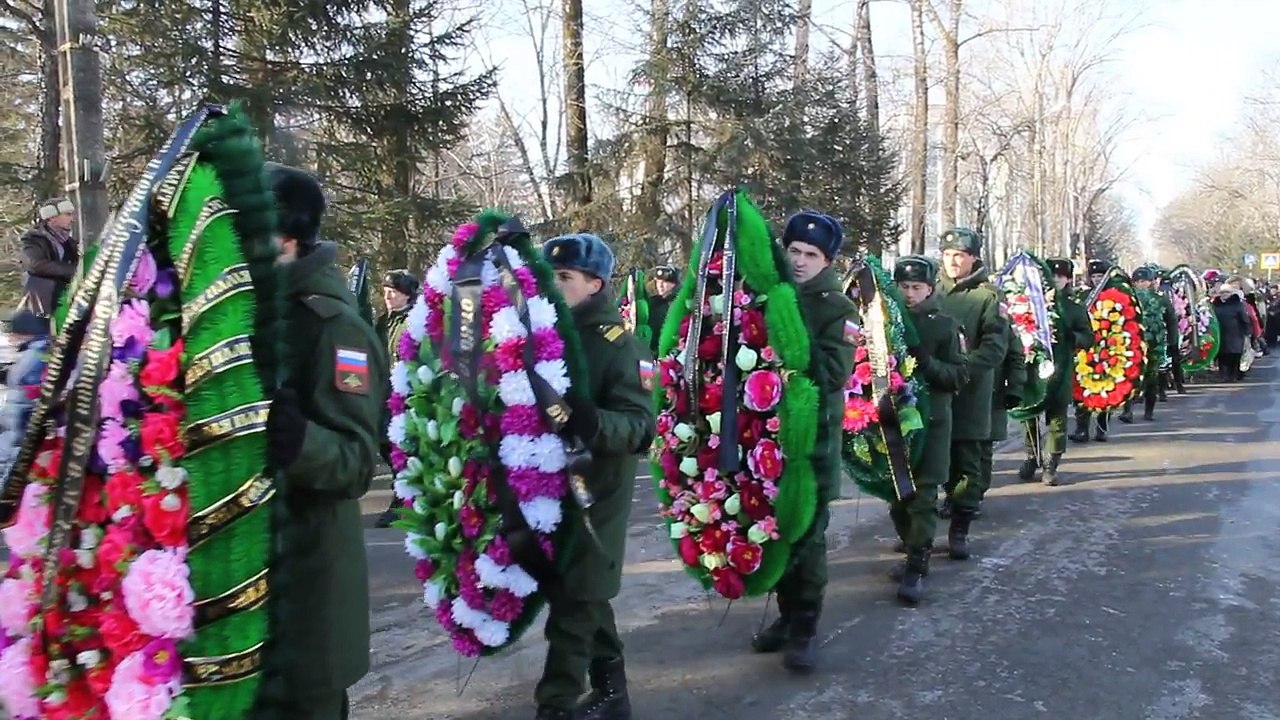 Началось траурное шествие по погибшим в Алеппо медсестрам