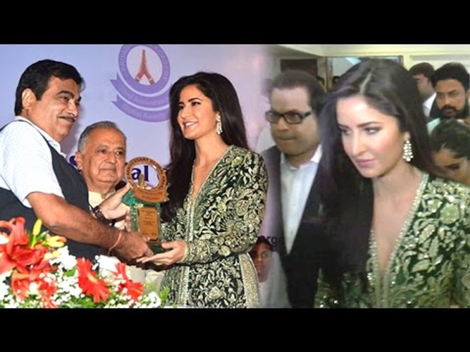 Katrina Kaif Walks Off & Avoids Reporters After Winning Smita Patil Controvrsial Award 2016