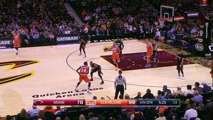 Violent : Iman Shumpert claque un superbe dunk renversé
