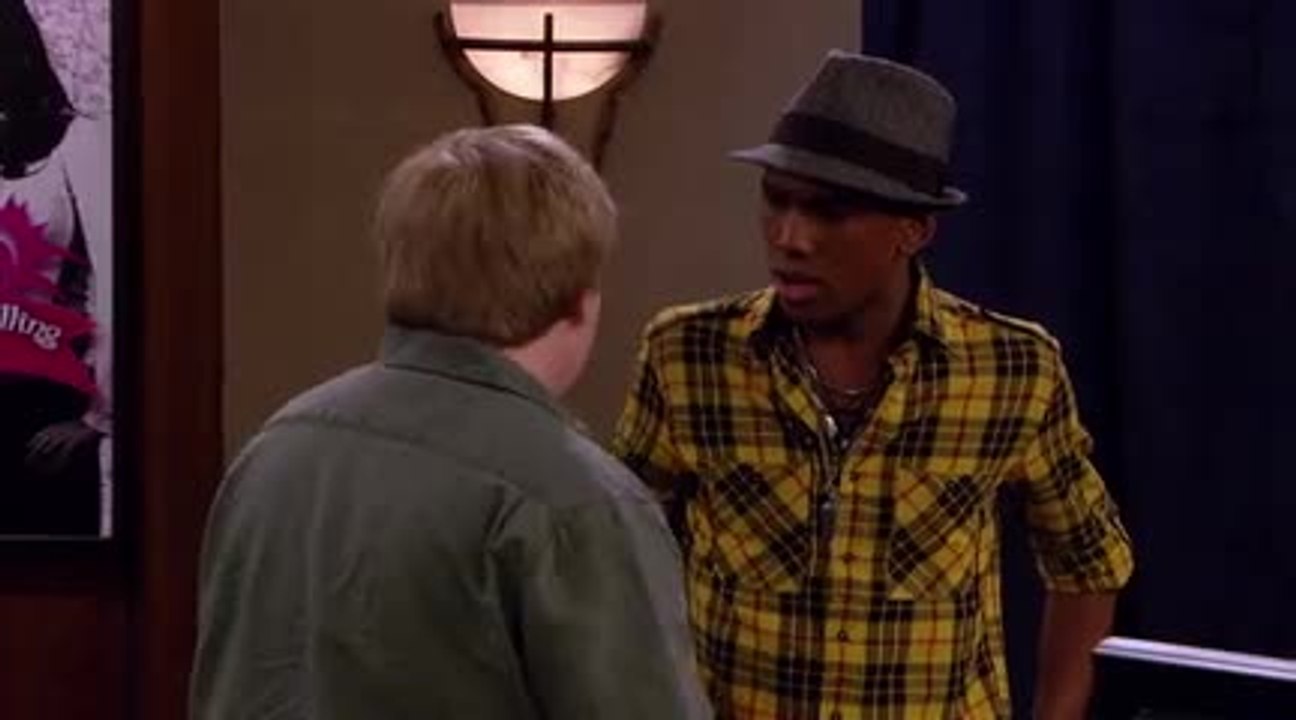 Sonny with a Chance - S 1 E 19 - Sonny In the Middle