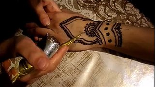 Quick & Easy Flower Petal Inspired Henna Design