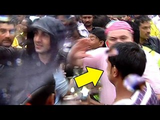 Ranbir Kapoor's Father Rishi Kapoor Hitting Reporter On Camera During Ganpati Visarjan 2016