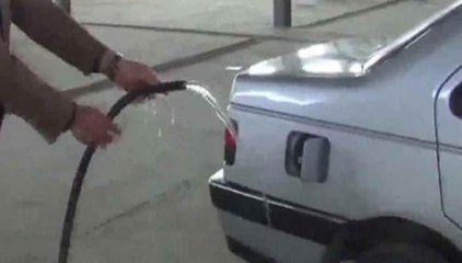 Este cientista inventou um carro que anda a água! A que se gasta em 3 minutos de um duche normal permite fazer 900 km!