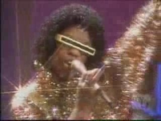 Evelyn champagne king - betcha she do 2