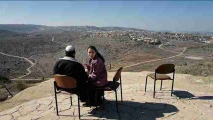 Jóvenes israelíes tratan de impedir evacuación en el asentamiento judío de Amoná