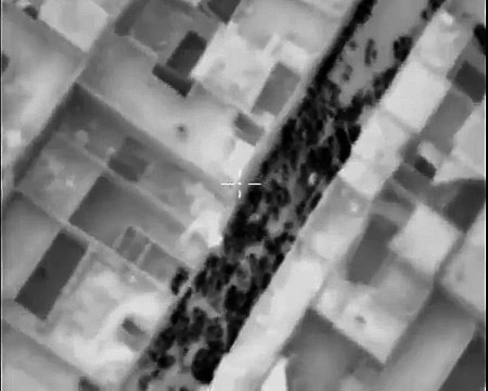 Выход мирных жителей в безопасные районы города Алеппо