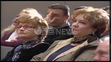 Ora News - Kryeministrja e Polonisë në Tiranë: Negociatat duhet të fillojnë