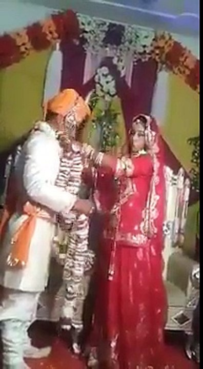 dulhay ki shalwar he utar gaye hehe