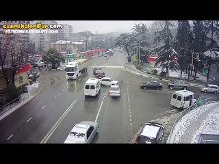 Kaza Yapınca Sahibini Fırlatıp Kendi Kendini Park Eden Araba