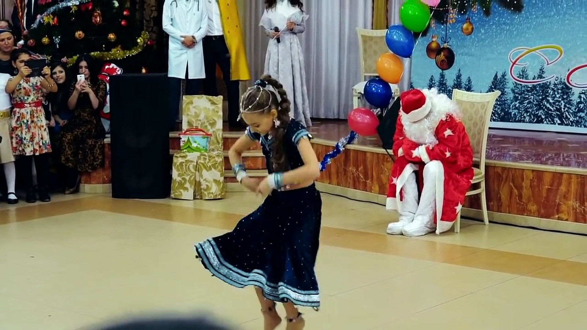 ⁣Little Russian Girl dancing on Indian song ! Aaja Nachle