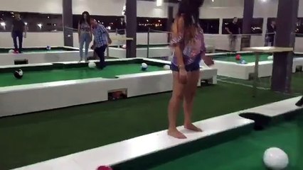 Snooker khailny ka neya Tareeka (سنوکر کھیلنے کا انوکھا طریقہ)