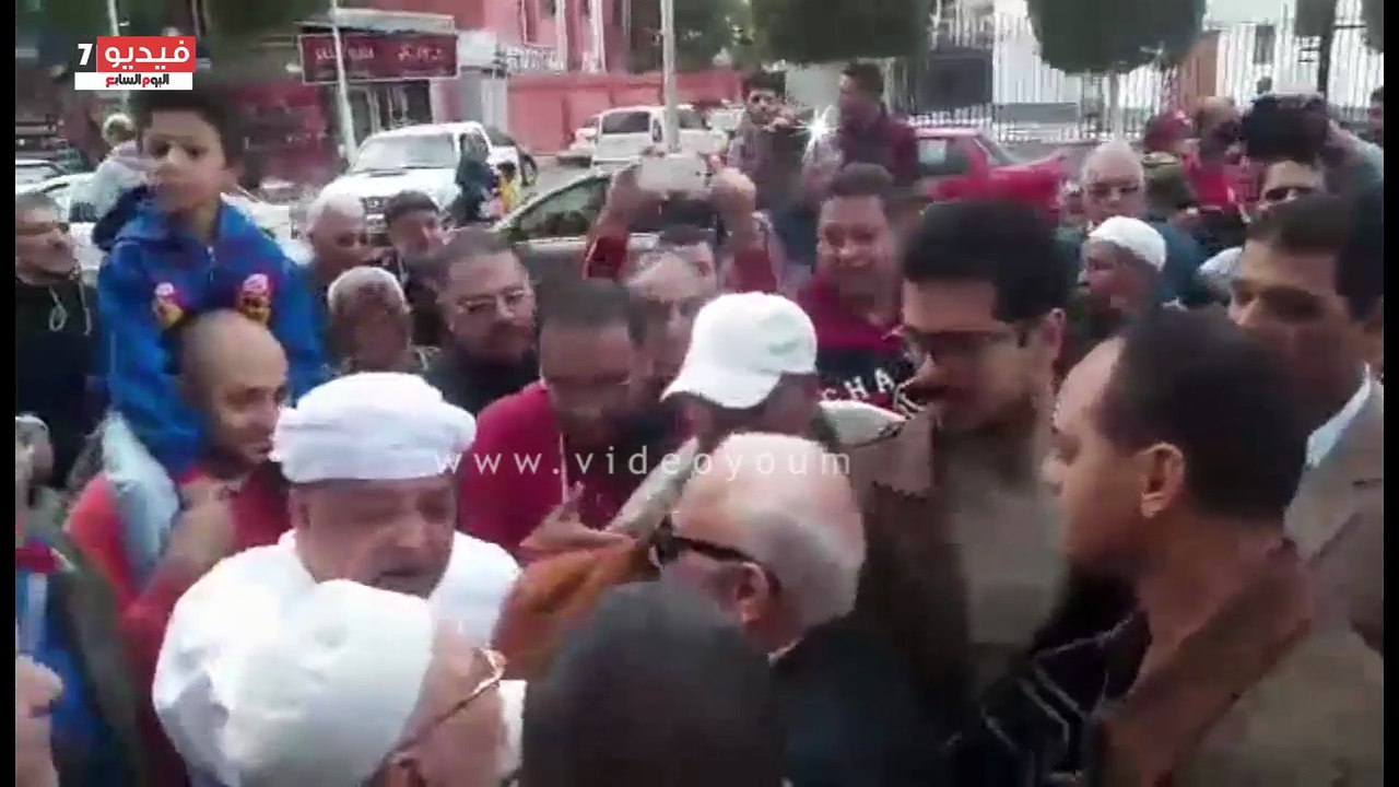 محافظ بورسعيد يستقبل موكب الاحتفال بالمولد النبوى أمام المسجد العباسى