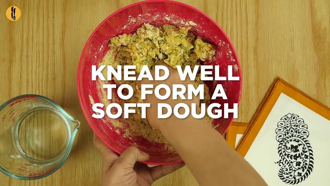 Besan ki roti and Lahsun ki chutney recipes by Food Fusion