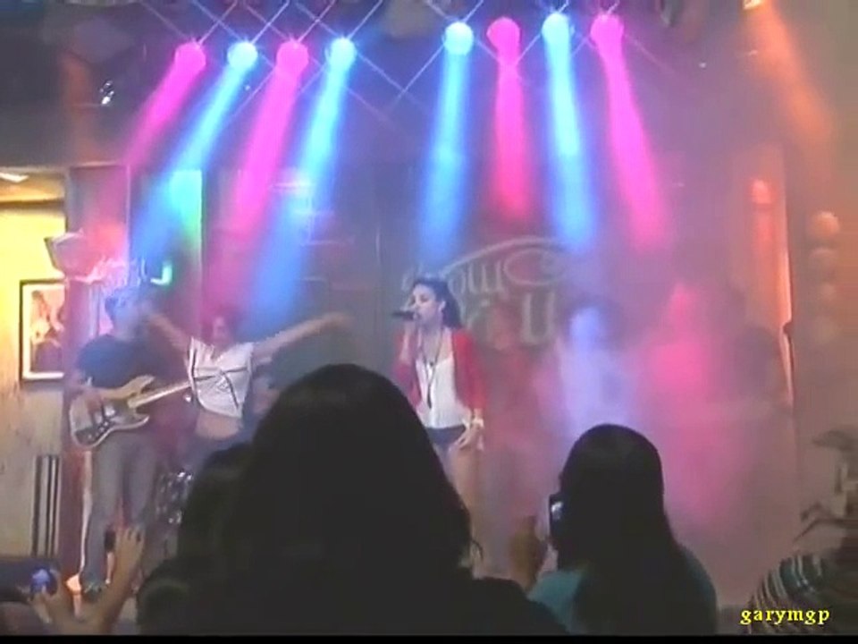 Danna Paola Cantando Cero Gravedad en El ShowSwow