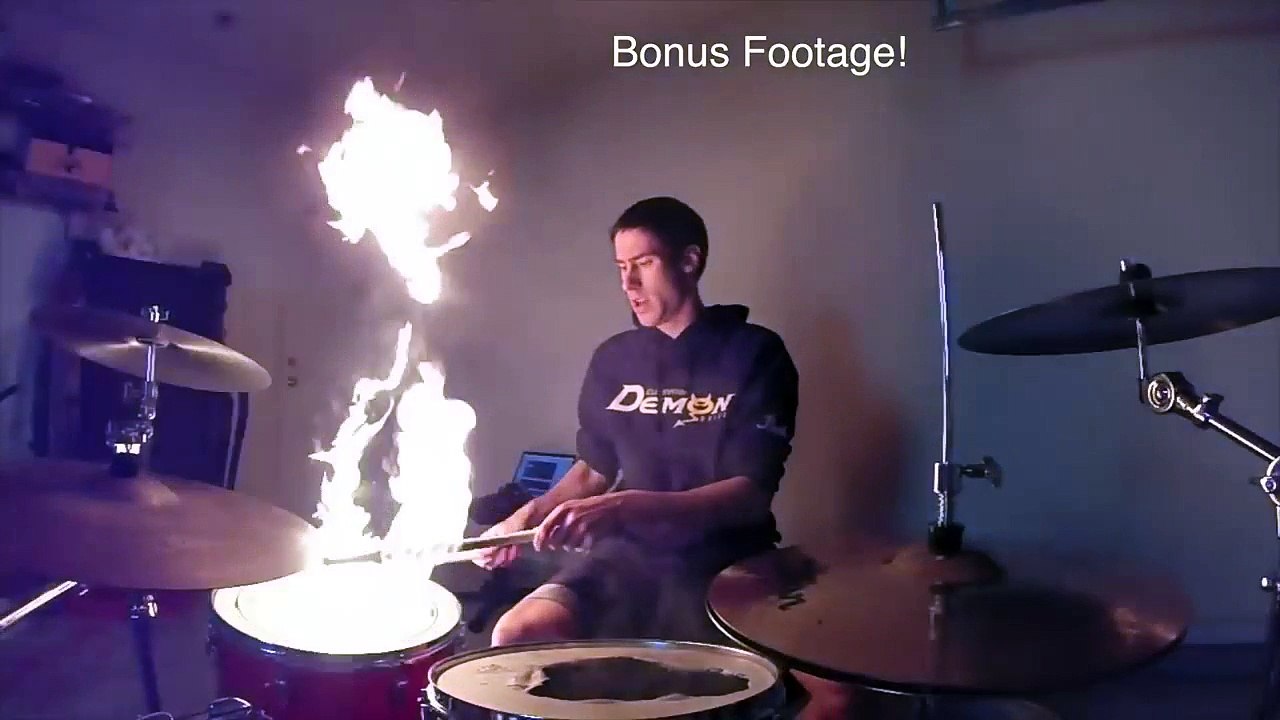 Solo batterie avec les baguette en feu !