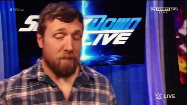 Nikki Bella & Carmella/fight backstage/divas wwe