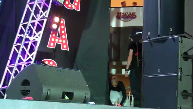 Анастасия Волочкова около сцены