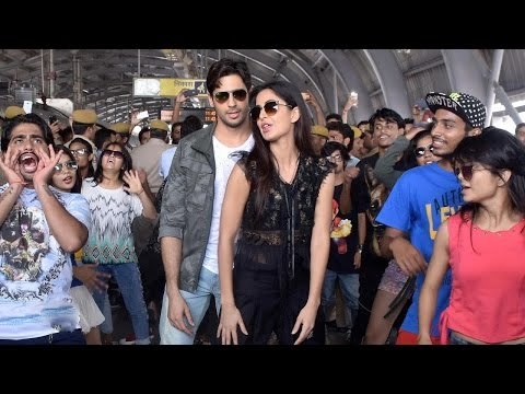Kaala Chashma Dance At Jaipur Metro Station - Katrina Kaif & Sidharth Malhotra