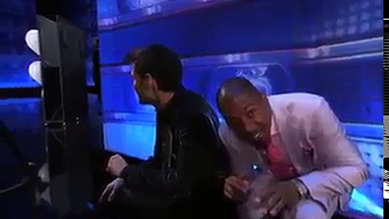 یار کمال کی یہ عورت نشانے باز ہے--