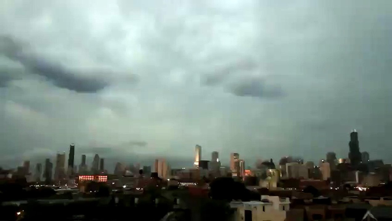 La foudre frappe en même temps 3 des plus hauts immeubles de chicago