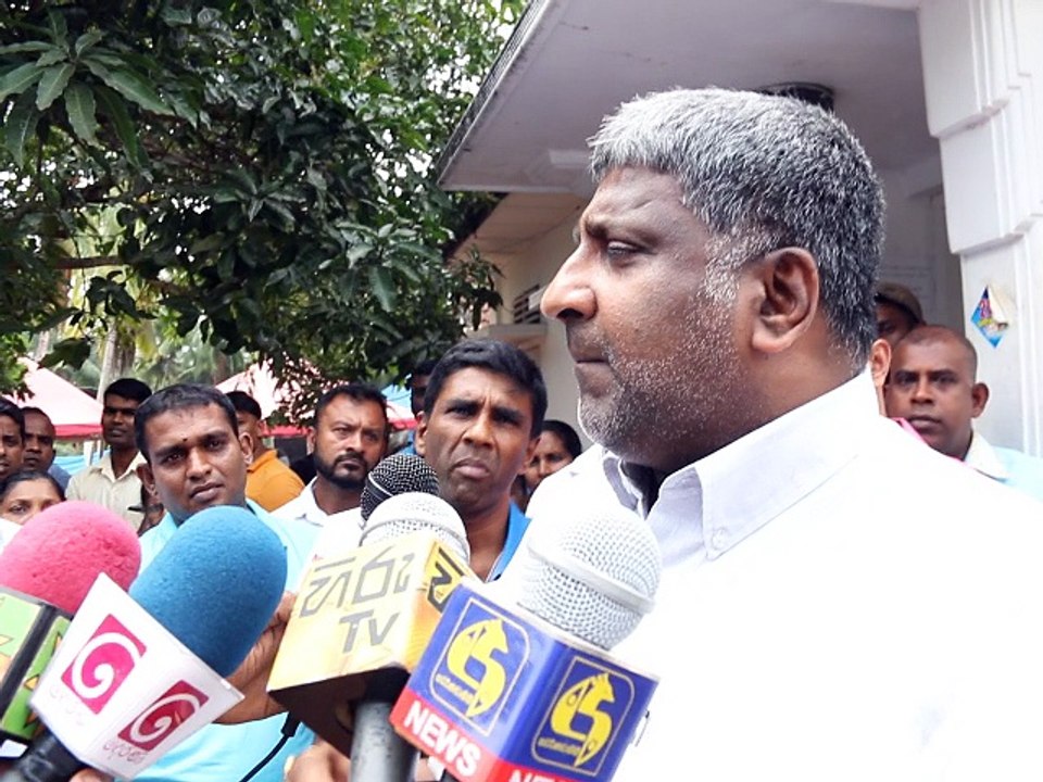 ආණ්ඩුවේ ඉන්න ශ්‍රී ලංකා ඇමතිවරුන්ගේ ලජ්ජා නහර කපළා