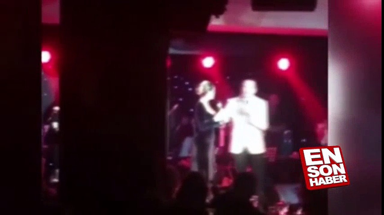 Terör saldırısını duyan Hülya Avşar sahneden indi | En Son Haber