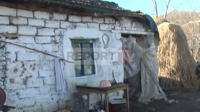 Report TV - Çfarë bie jashtë, futet brenda 15 persona në një godinë në Dibër