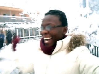 Cette jamaïcaine voit la neige pour la première fois !