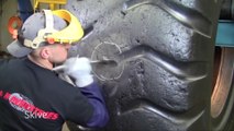 Réparation d'un pneu à 30000€ de camion géant !