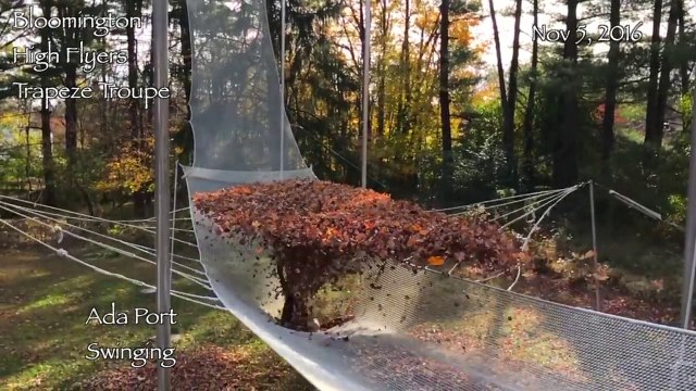 Se jeter sur un filet couvert de feuilles ! Trapèze