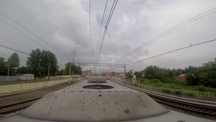 Il monte sur le toit d'un TGV à 250km/H en russie !