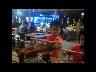 Enjoy! menikmati daging kambing di Mouton