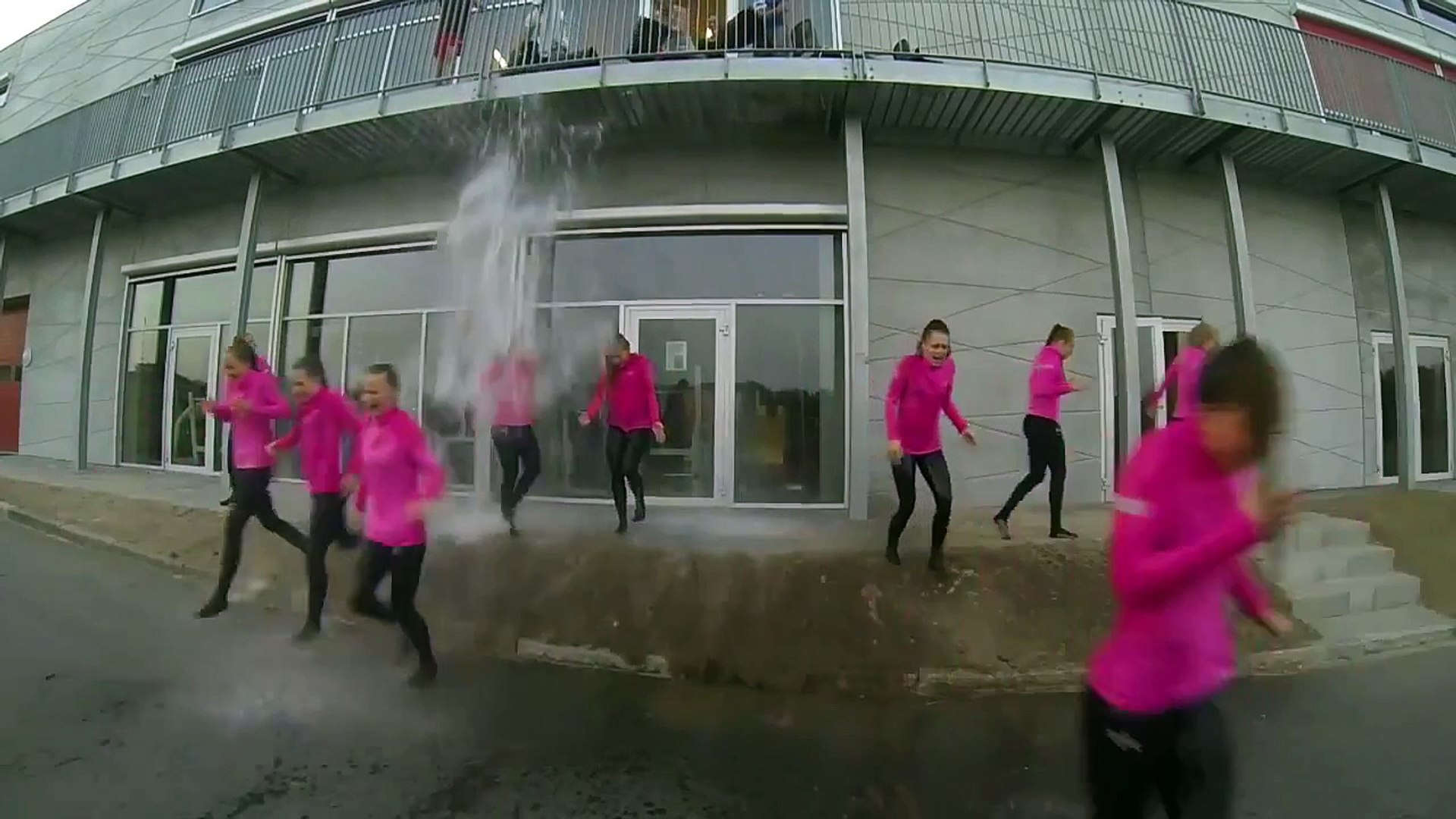 Crazy Cheerleaders Water Prank, Cheerleaders Gets Water Dumped in Water Prank