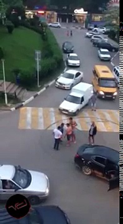 Brutal Savaje Street fight on Russia after one of drivers tries to make drift in the middle of street