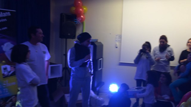 Remise de cadeaux aux enfants hospitalisés