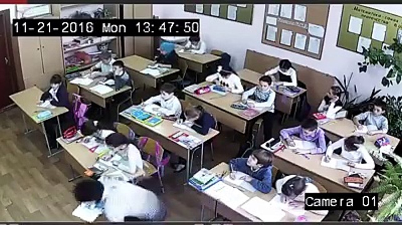 НЕ ПЛАКАТЬ! В школе оккупированного фашистской...