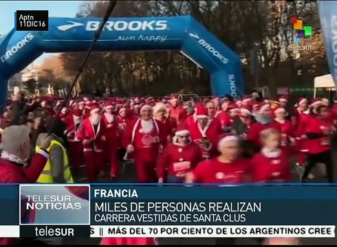 Miles de Santa Claus participan en la carrera Issy Les Moulineaux
