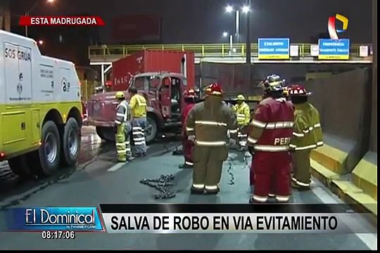 Falso taxista intenta robar a pasajera, desata balacera y causa accidente de tránsito