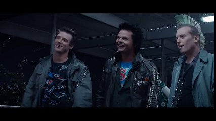 Le T-800 affronte le T800  TERMINATOR GENISYS Extrait